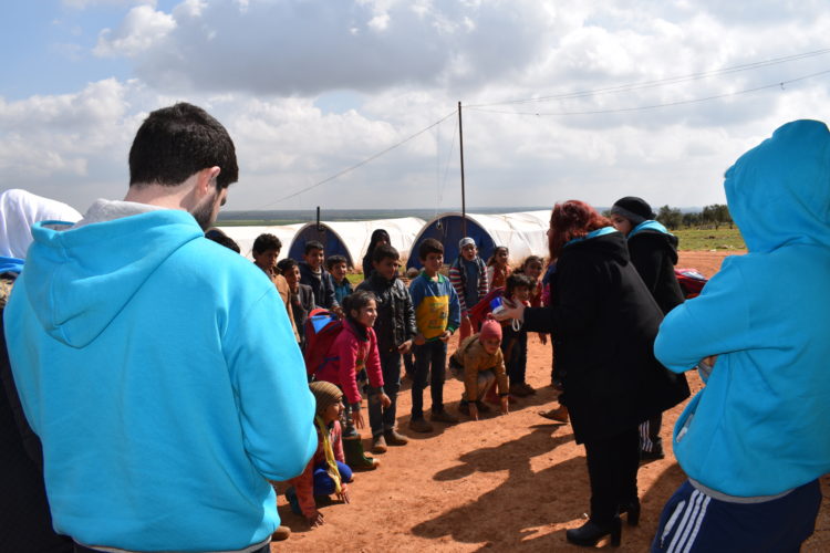 Visita al campamento de Al Shahba
